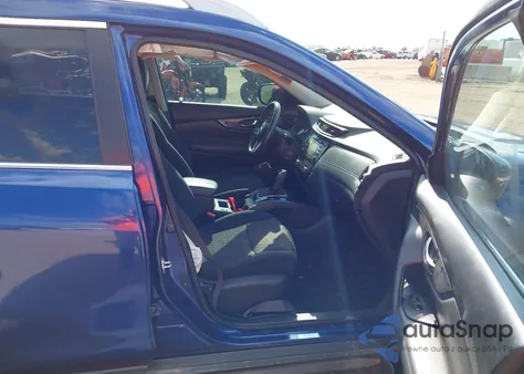 2017 Nissan Rogue Sv z USA, uszkodzony, nr VIN 5N1AT2MT4HC770705